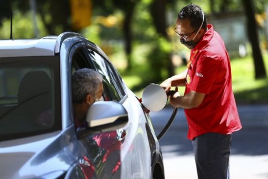 Procon-SP orienta a não abastecer com preço de combustível reajustado