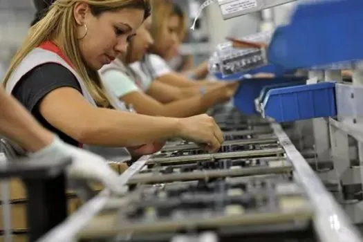 Produção industrial sobe 0,3% em outubro ante setembro, afirma IBGE