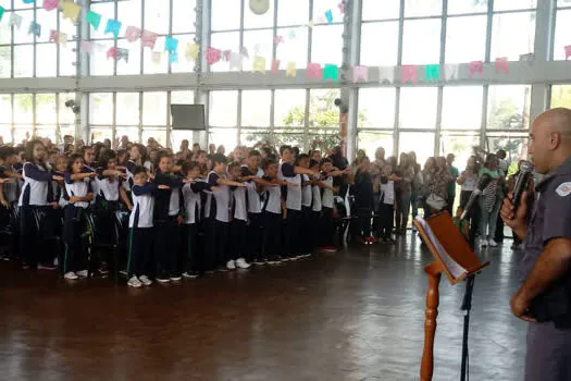 Alunos de Ribeirão Pires participam de formatura do PROERD