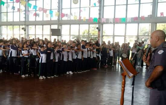 Alunos de escolas municipais de Ribeirão Pires participam de formatura do PROERD