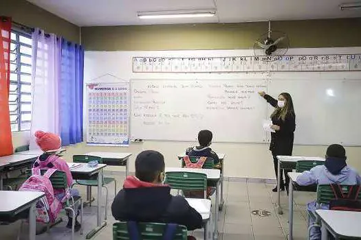 SP irá contratar professores de 1° ano para apoiarem turmas que ultrapassarem 30 alunos