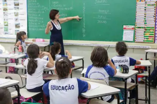 Professores aprendem técnicas de uso e proteção da voz, no Sesc Vila Mariana