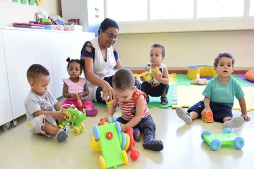 Prefeitura SP libera R$ 293 milhões em prêmio aos servidores da Educação