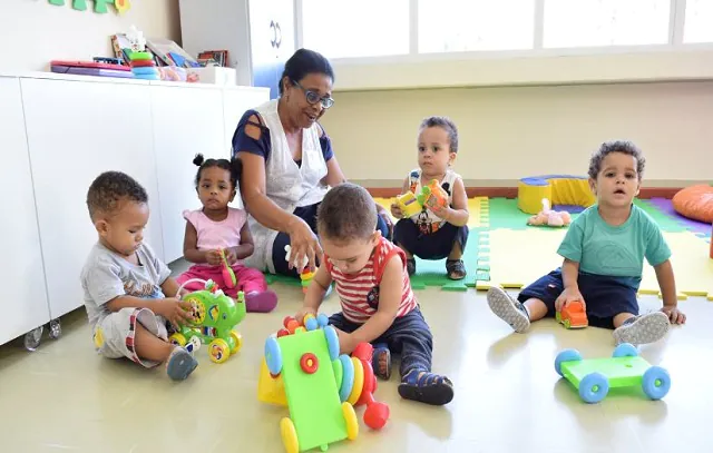 Prefeitura SP libera R$ 293 milhões em prêmio aos servidores da Educação