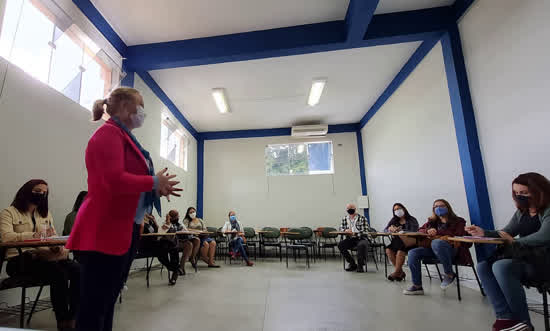 Ribeirão Pires promove integração de professores assistentes das escolas municipais