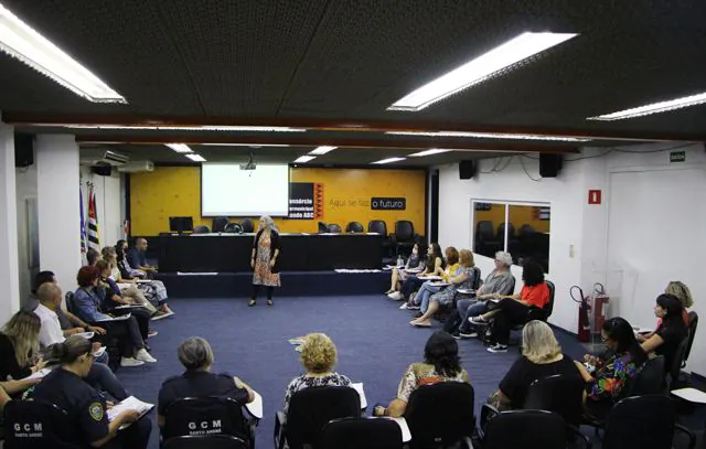 Encontro no Consórcio ABC trabalha cultura de paz com profissionais de instituições