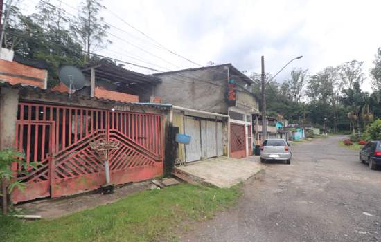 Ribeirão Pires regulariza propriedades do Jardim Planteucal