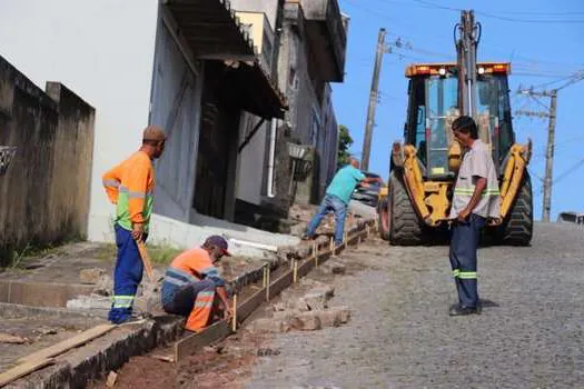 Ruas da Vila Aurora começam a ser pavimentadas