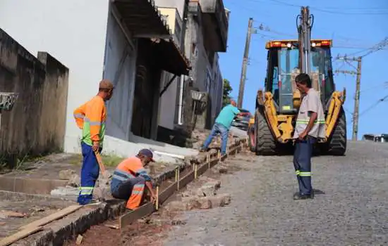 Ruas da Vila Aurora começam a ser pavimentadas