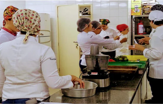 SP: Programa Cozinha Escola abre 40 vagas em curso gratuito de Docinhos Clássicos