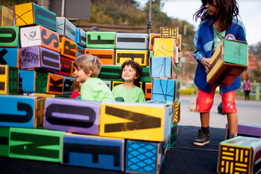 Fliminha e Instituto Emília ministram aula aberta sobre direito à literatura