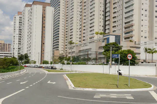 Programa Mais Luz leva lâmpadas de LED à Avenida Lauro Gomes