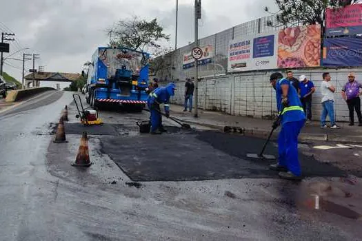 Operação Tapa Buraco de Ribeirão Pires atende av. Humberto de Campos