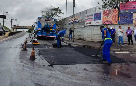 Operação Tapa Buraco de Ribeirão Pires atende av. Humberto de Campos