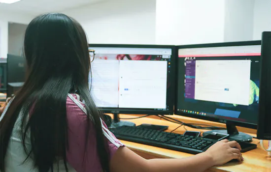 USP oferece curso de programação para garotas