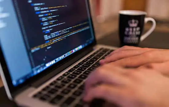 Accenture oferece 220 bolsas de especialização para programadores