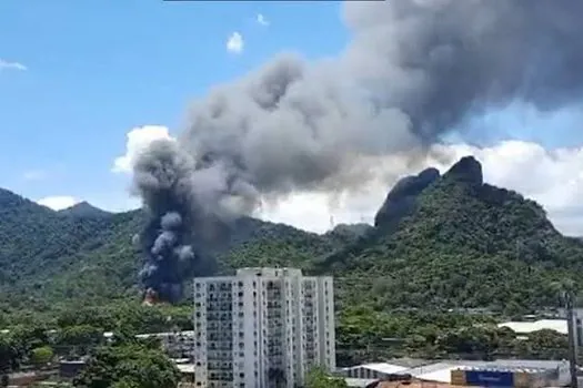 Incêndio atinge cenário de novela no Projac, da Rede Globo, no Rio