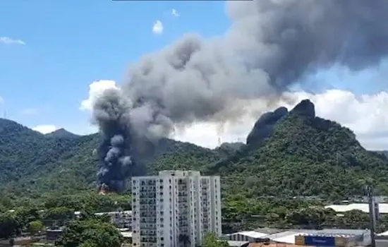 Incêndio atinge cenário de novela no Projac