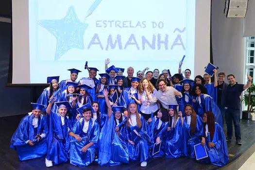 Mercedes-Benz forma nova turma de aprendizes do projeto Estrelas do Amanhã