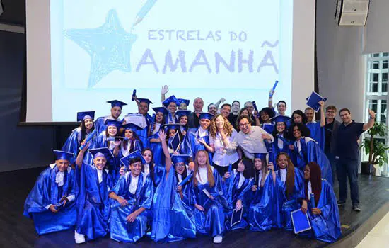 Mercedes-Benz forma nova turma de aprendizes do projeto Estrelas do Amanhã