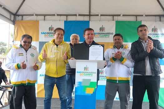 Na Vila Vivaldi, prefeito Orlando Morando assina ordem de serviço para Arena Parque