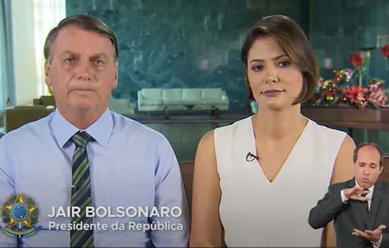 Bolsonaro faz pronunciamento de véspera de natal ao lado da primeira-dama