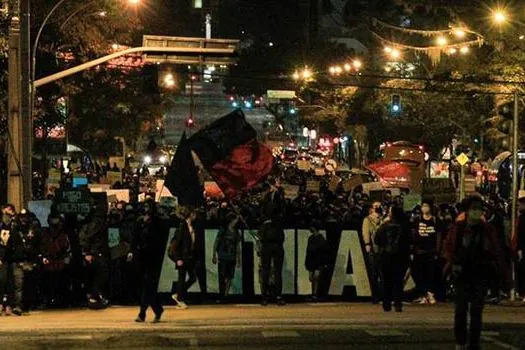 Protesto antifascista em Curitiba termina em confronto com a PM