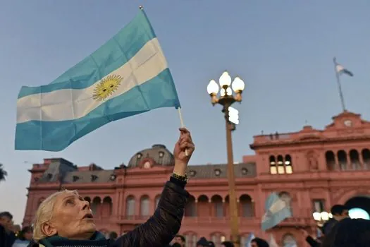 Argentina: milhares protestam contra o governo, em feriado nacional