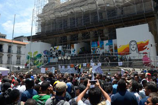 Comércio fecha no Rio por causa de confronto entre PM e manifestantes