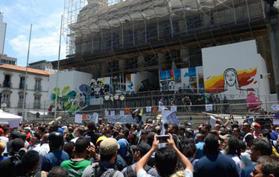 Comércio fecha no Rio por causa de confronto entre PM e manifestantes