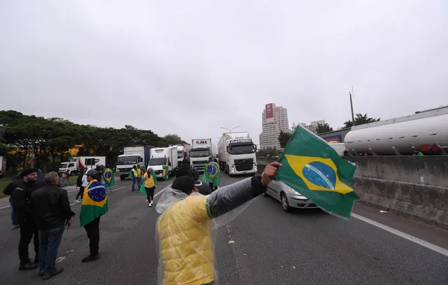 Rodovias federais registram 3 trechos completamente interditados no País