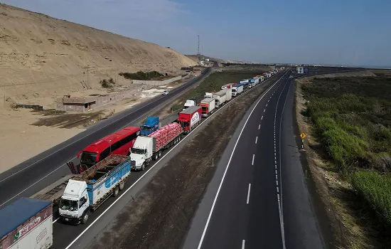 Peru coloca Exército em rodovias conforme bloqueios continuam