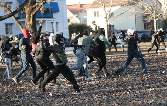 Suécia: ao menos 40 ficam feridos após protestos contra grupo de extrema-direita