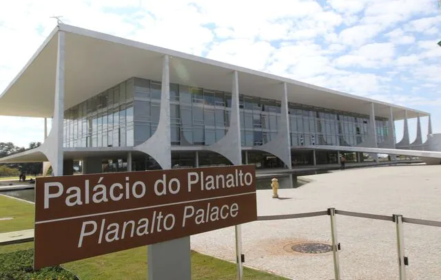 PSB sai de reunião no Planalto dizendo que esta com governo e que apoia arcabouço