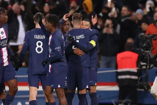 PSG leva susto, mas vence Nantes com gol histórico de Mbappé