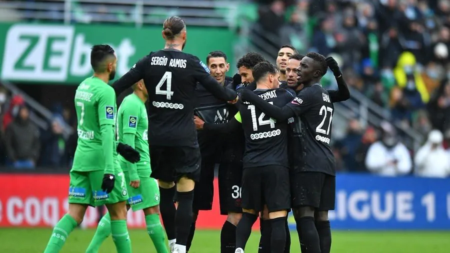 PSG vence Saint-Étienne em jogo marcado por lesão de Neymar e estreia de Ramos