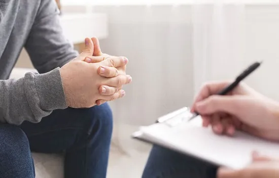 Pais de crianças com TEA precisam de apoio psicológico