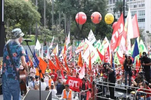 Centrais sindicais defendem MST e criticam Roberto Campos Neto no 1º de maio