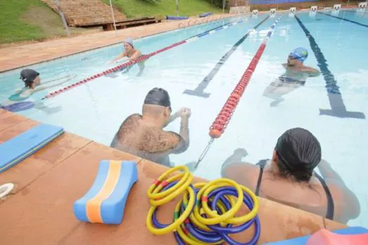 Projeto de inclusão de deficientes visuais na natação é lançado na PUC-Campinas