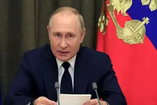 Putin: operação militar está em andamento e metas têm sido alcançadas