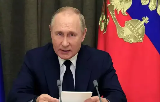 Putin: operação militar está em andamento e metas têm sido alcançadas