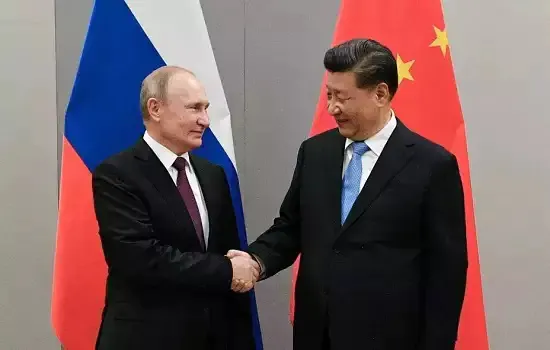 Xi Jinping telefona para Putin