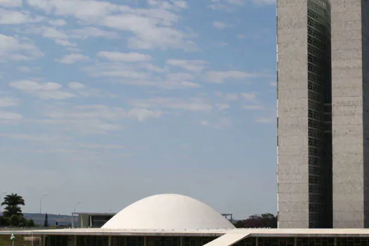 Congresso prorroga prazo de MP que cria o Auxílio Brasil