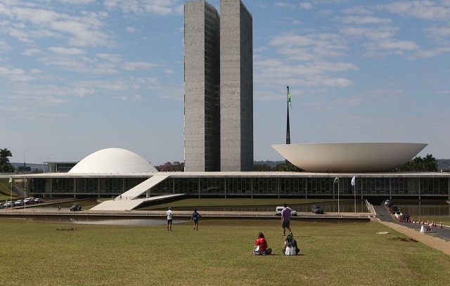 Parlamentares eleitos reúnem-se pela primeira vez em Brasília