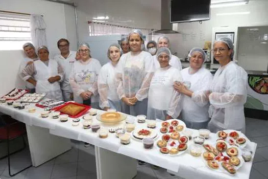 Alunas do curso de ‘Sobremesas e Bolos no Pote’ apresentam trabalho de conclusão