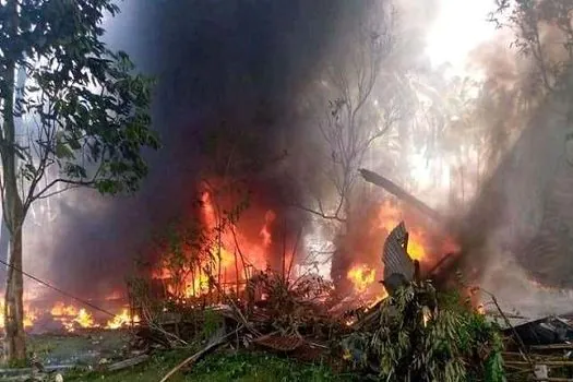 Queda de avião militar deixa ao menos 31 mortos nas Filipinas