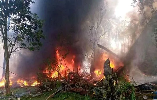 Queda de avião militar deixa ao menos 31 mortos nas Filipinas