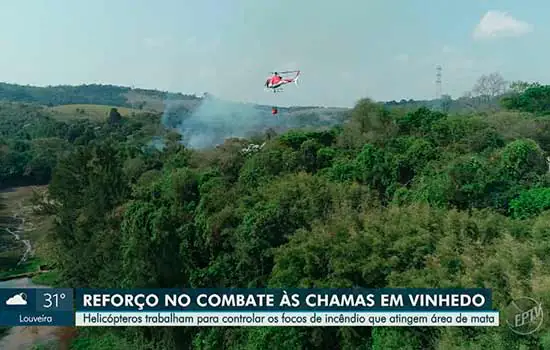 Helicópteros e moradores combatem incêndio catastrófico na região de Vinhedo