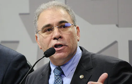 ‘Política de saúde não é do ministro