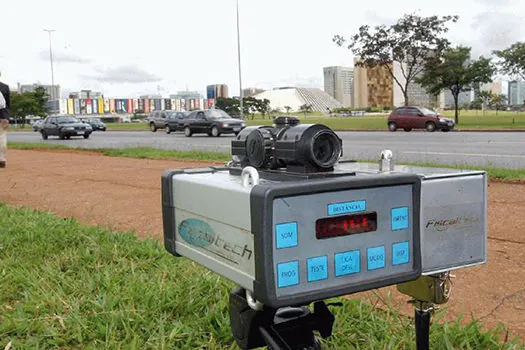 Rodovias federais voltam a ter radar móvel; PRF testa item com maior alcance